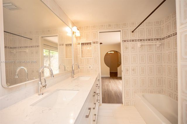 5613 Pierce St 1, Hollywood, FL 33021