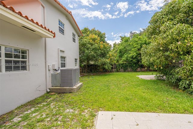 5613 Pierce St 1, Hollywood, FL 33021