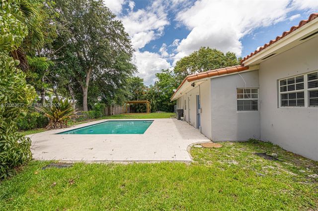 5613 Pierce St 1, Hollywood, FL 33021