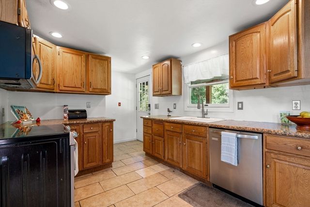 48 Brimfield Rd, Monson, MA 01057