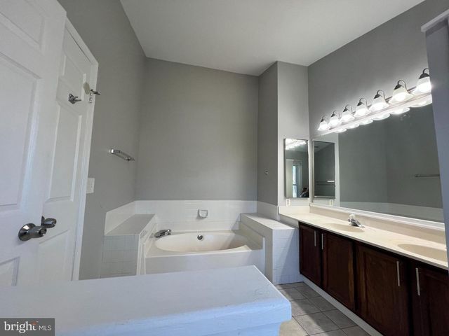 14320 WINDING WOODS CT, Centreville, VA 20120