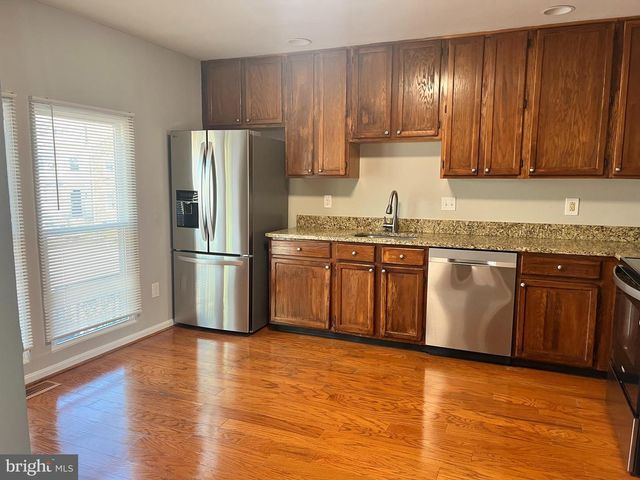 14320 WINDING WOODS CT, Centreville, VA 20120