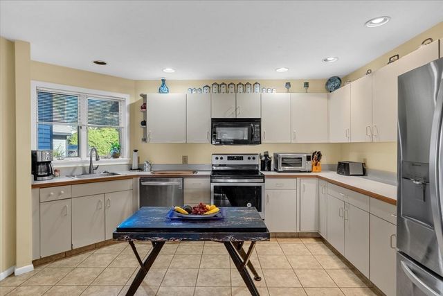 30 Woodbury St 30, Wareham, MA 02532