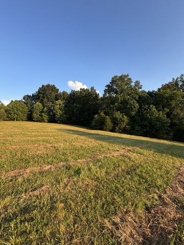 2204 Fairfield Rd, Westmoreland, TN 37186