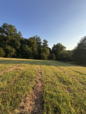 2204 Fairfield Rd, Westmoreland, TN 37186
