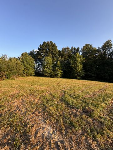 2204 Fairfield Rd, Westmoreland, TN 37186