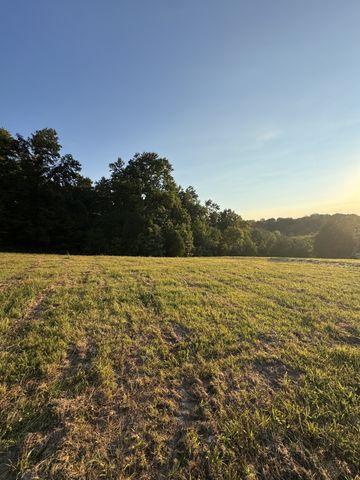 2204 Fairfield Rd, Westmoreland, TN 37186