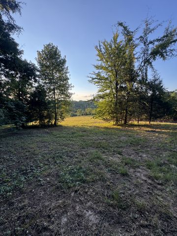 2204 Fairfield Rd, Westmoreland, TN 37186