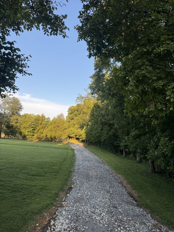 2204 Fairfield Rd, Westmoreland, TN 37186