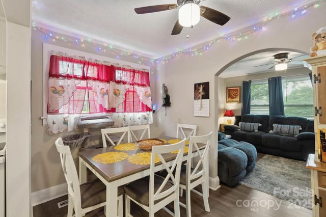 1425 3rd Street Place NE, Hickory, NC 28601