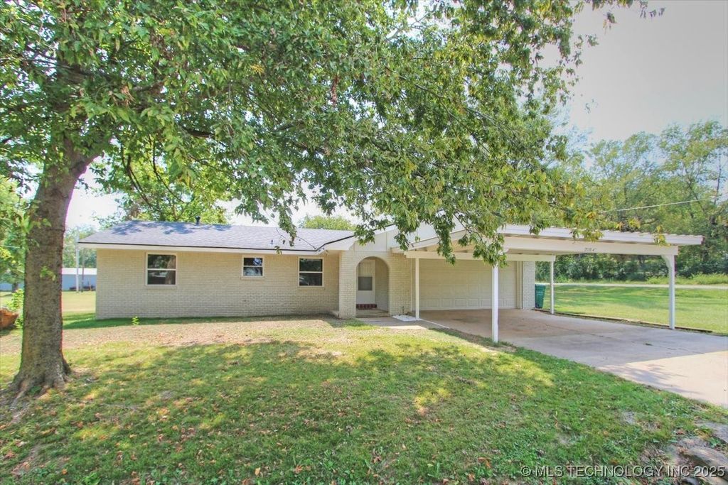 700 4th Street, Ramona, OK 74061