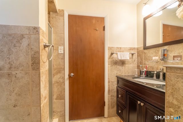 224 Ray Road, New Haven, CT 06515