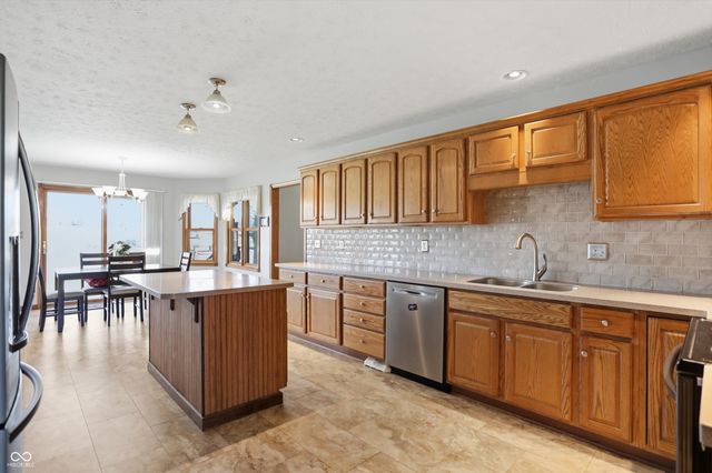 11638 N Stone Hedge Lane, Mooresville, IN 46158