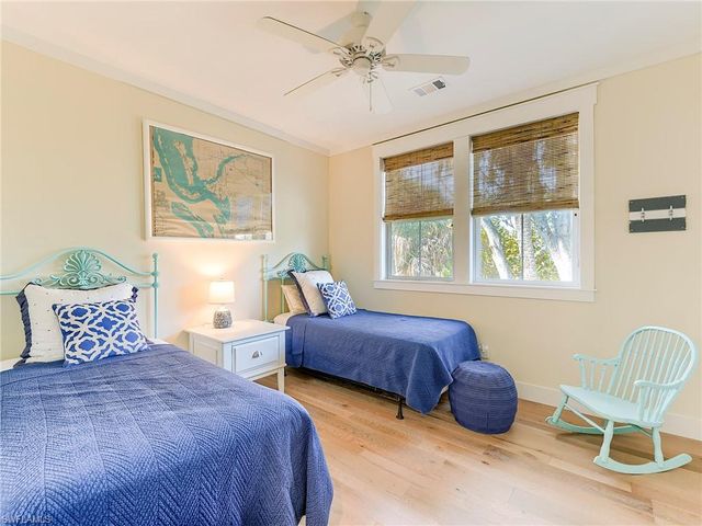 1550 Centre ST, Sanibel, FL 33957