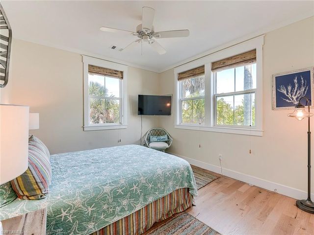 1550 Centre ST, Sanibel, FL 33957