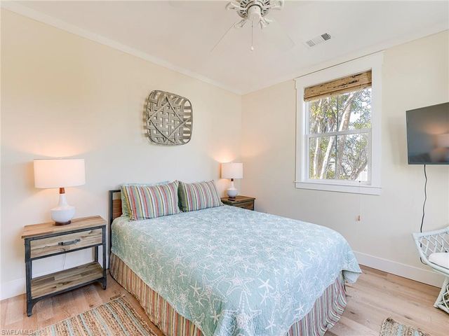 1550 Centre ST, Sanibel, FL 33957