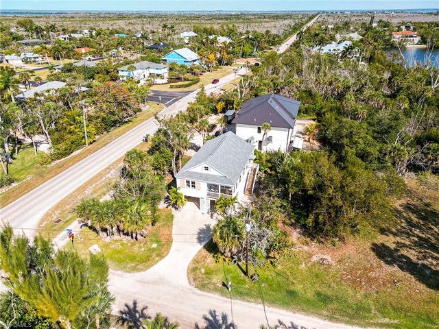 1550 Centre ST, Sanibel, FL 33957