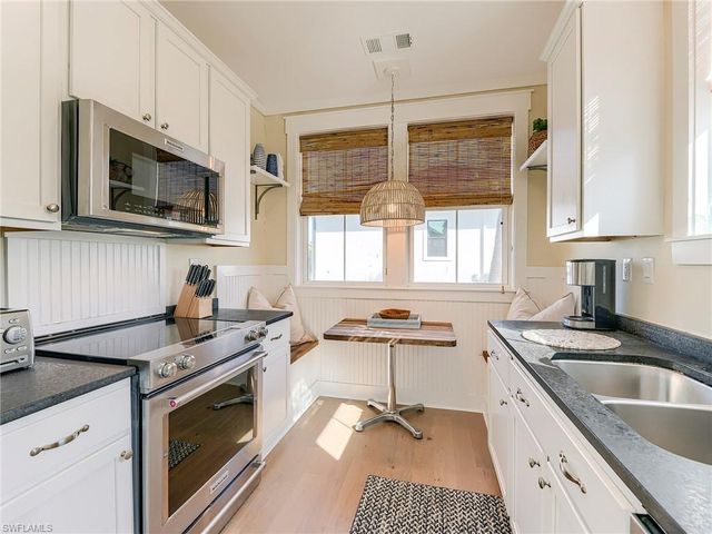 1550 Centre ST, Sanibel, FL 33957