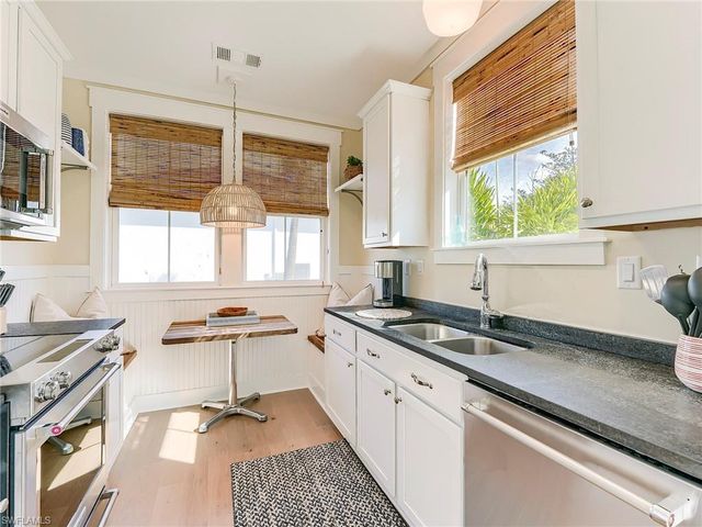 1550 Centre ST, Sanibel, FL 33957