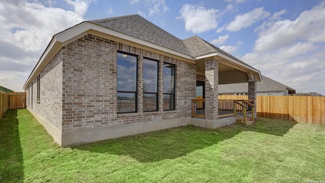 172 Mountain Oak, Castroville, TX 78009