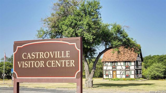 172 Mountain Oak, Castroville, TX 78009