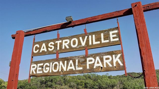 172 Mountain Oak, Castroville, TX 78009