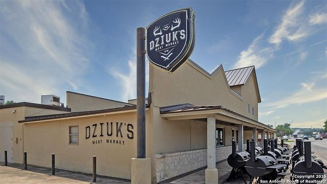 172 Mountain Oak, Castroville, TX 78009