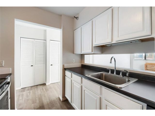 291 7th Street #1702, Saint Paul, MN 55102