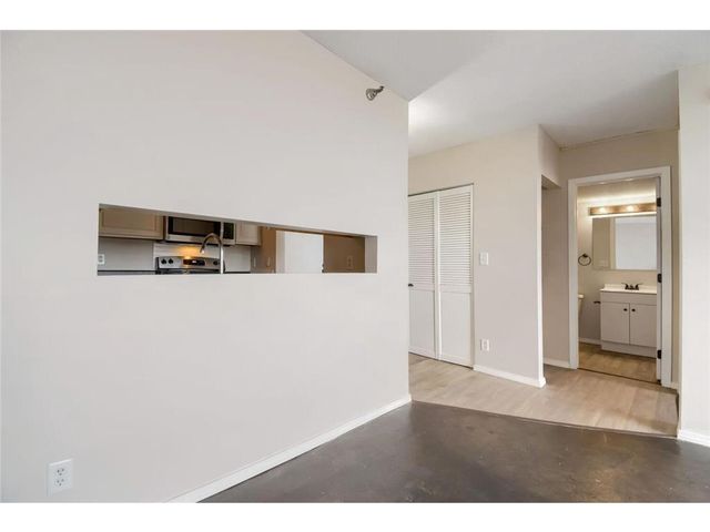 291 7th Street #1702, Saint Paul, MN 55102