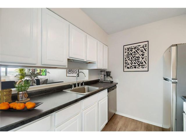 291 7th Street #1702, Saint Paul, MN 55102