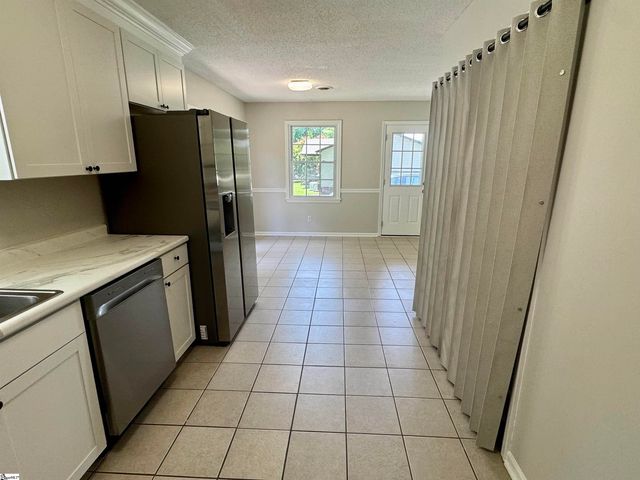 228 Greenridge Drive, Moore, SC 29369