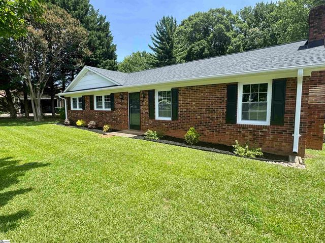228 Greenridge Drive, Moore, SC 29369