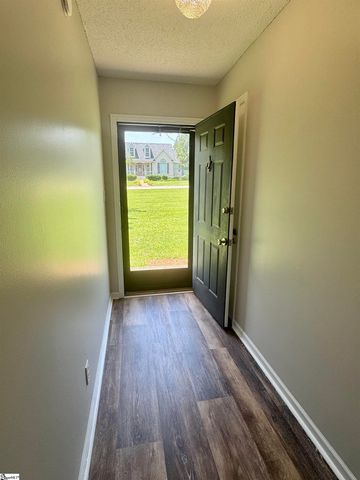 228 Greenridge Drive, Moore, SC 29369