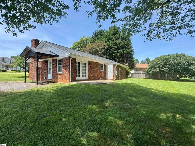 228 Greenridge Drive, Moore, SC 29369