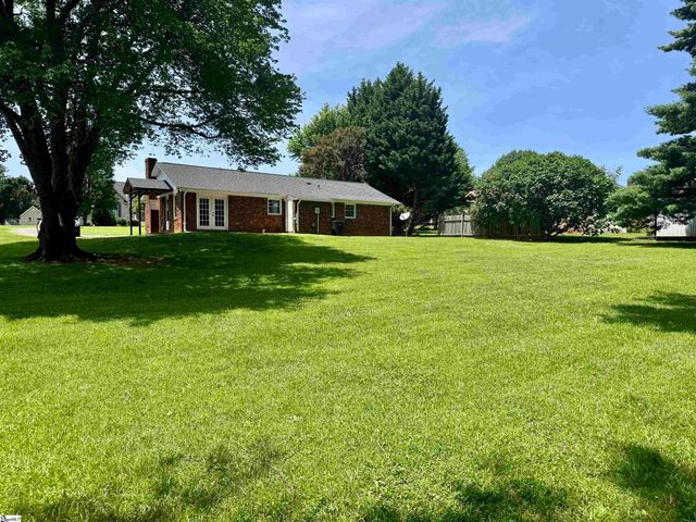 228 Greenridge Drive, Moore, SC 29369