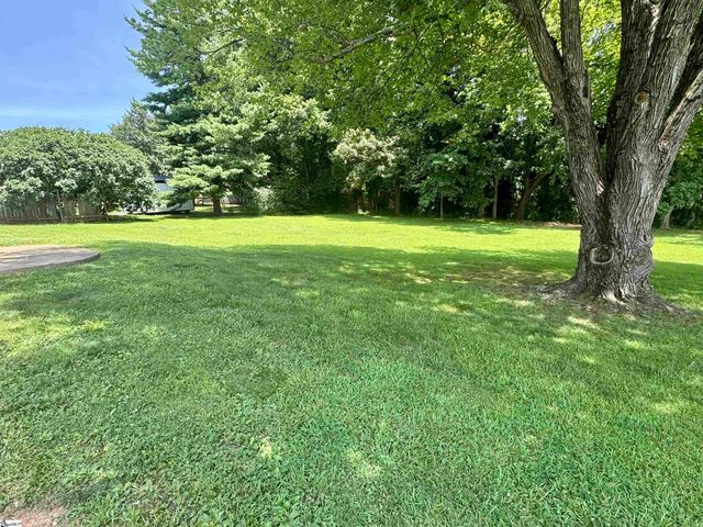 228 Greenridge Drive, Moore, SC 29369
