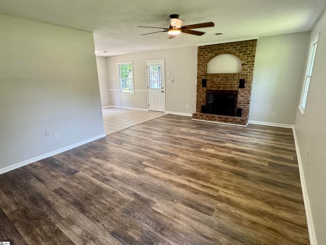 228 Greenridge Drive, Moore, SC 29369