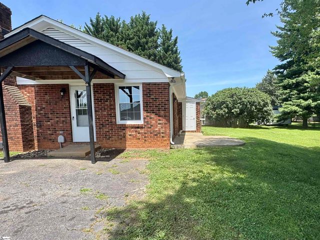 228 Greenridge Drive, Moore, SC 29369