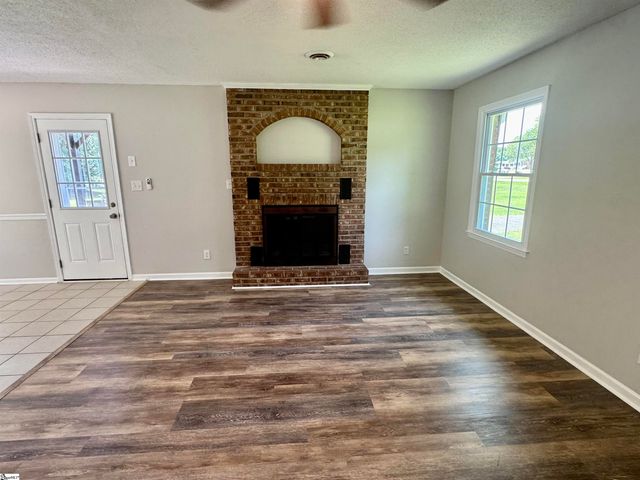 228 Greenridge Drive, Moore, SC 29369