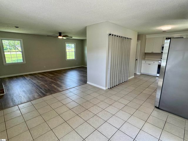 228 Greenridge Drive, Moore, SC 29369