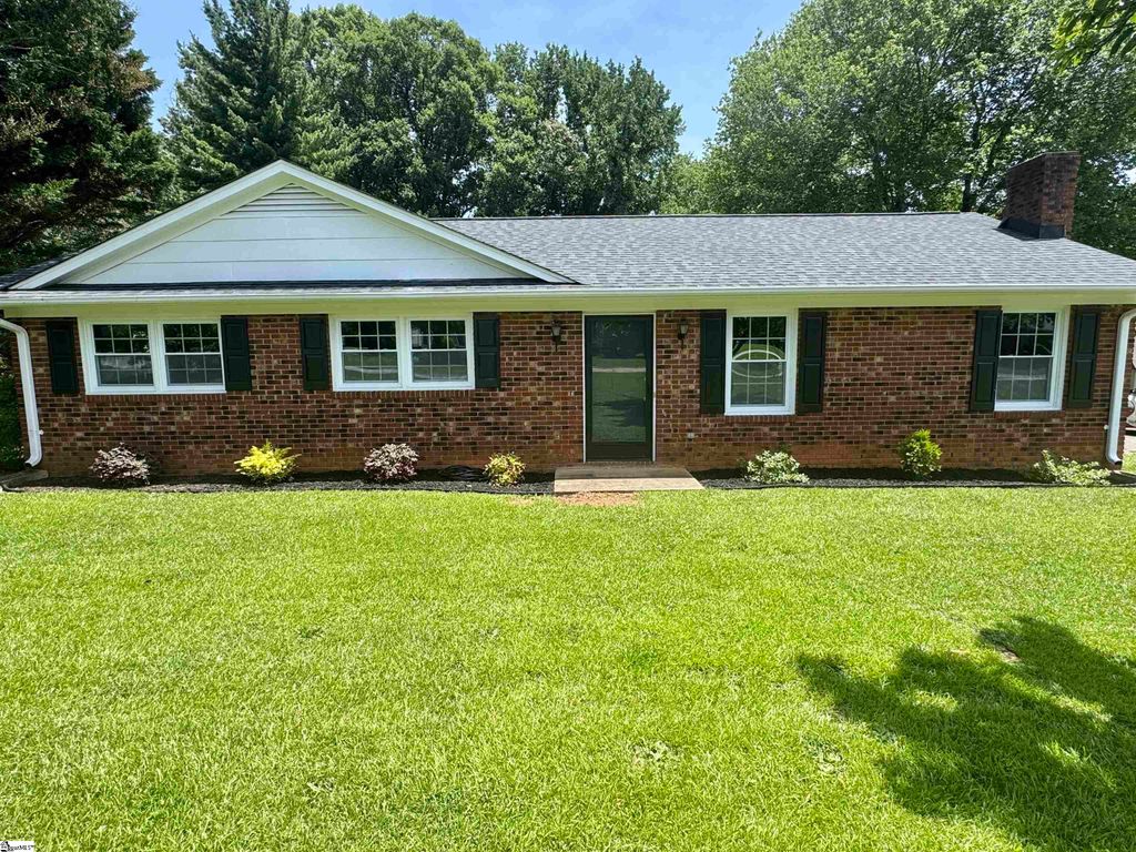 228 Greenridge Drive, Moore, SC 29369