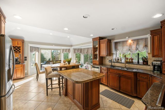 51246 Woodside Drive, Macomb Township, MI 48042