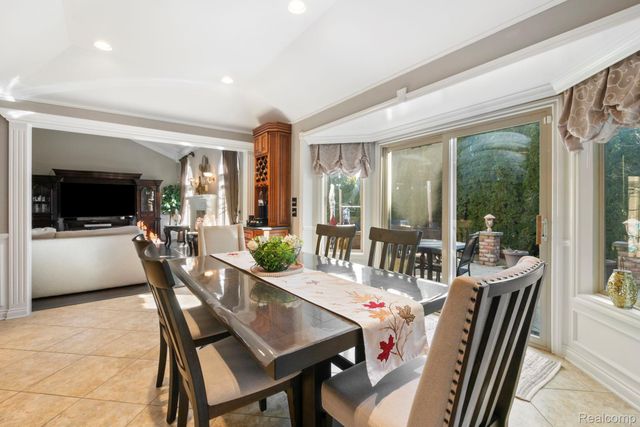 51246 Woodside Drive, Macomb Township, MI 48042