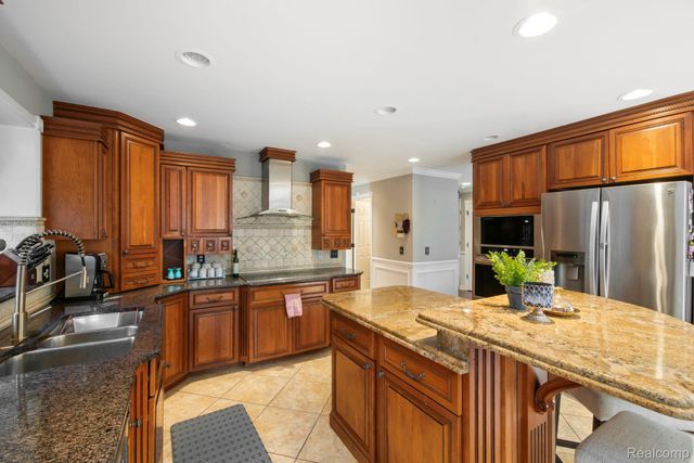 51246 Woodside Drive, Macomb Township, MI 48042