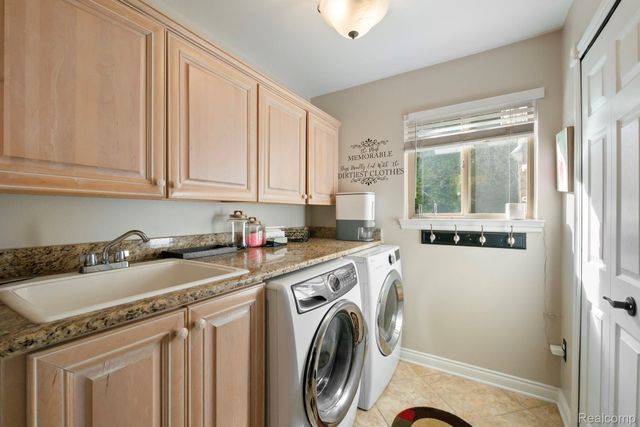 51246 Woodside Drive, Macomb Township, MI 48042