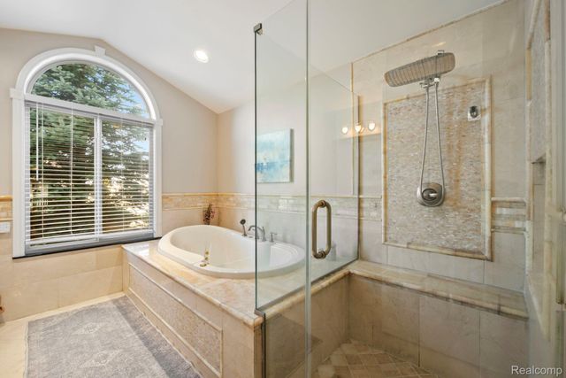 51246 Woodside Drive, Macomb Township, MI 48042