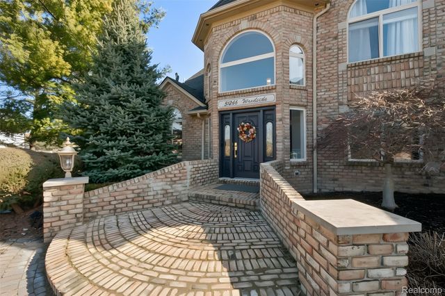 51246 Woodside Drive, Macomb Township, MI 48042