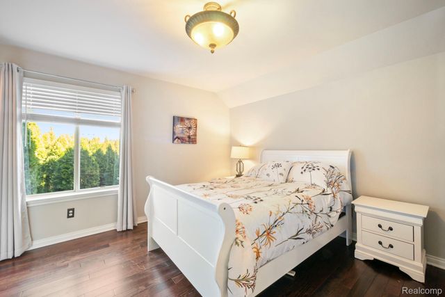 51246 Woodside Drive, Macomb Township, MI 48042