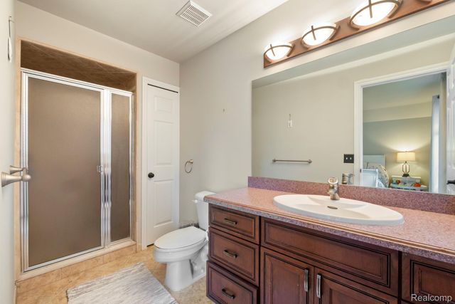 51246 Woodside Drive, Macomb Township, MI 48042