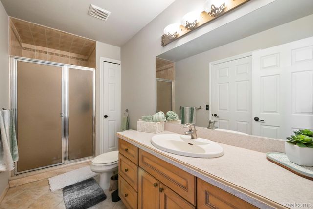 51246 Woodside Drive, Macomb Township, MI 48042